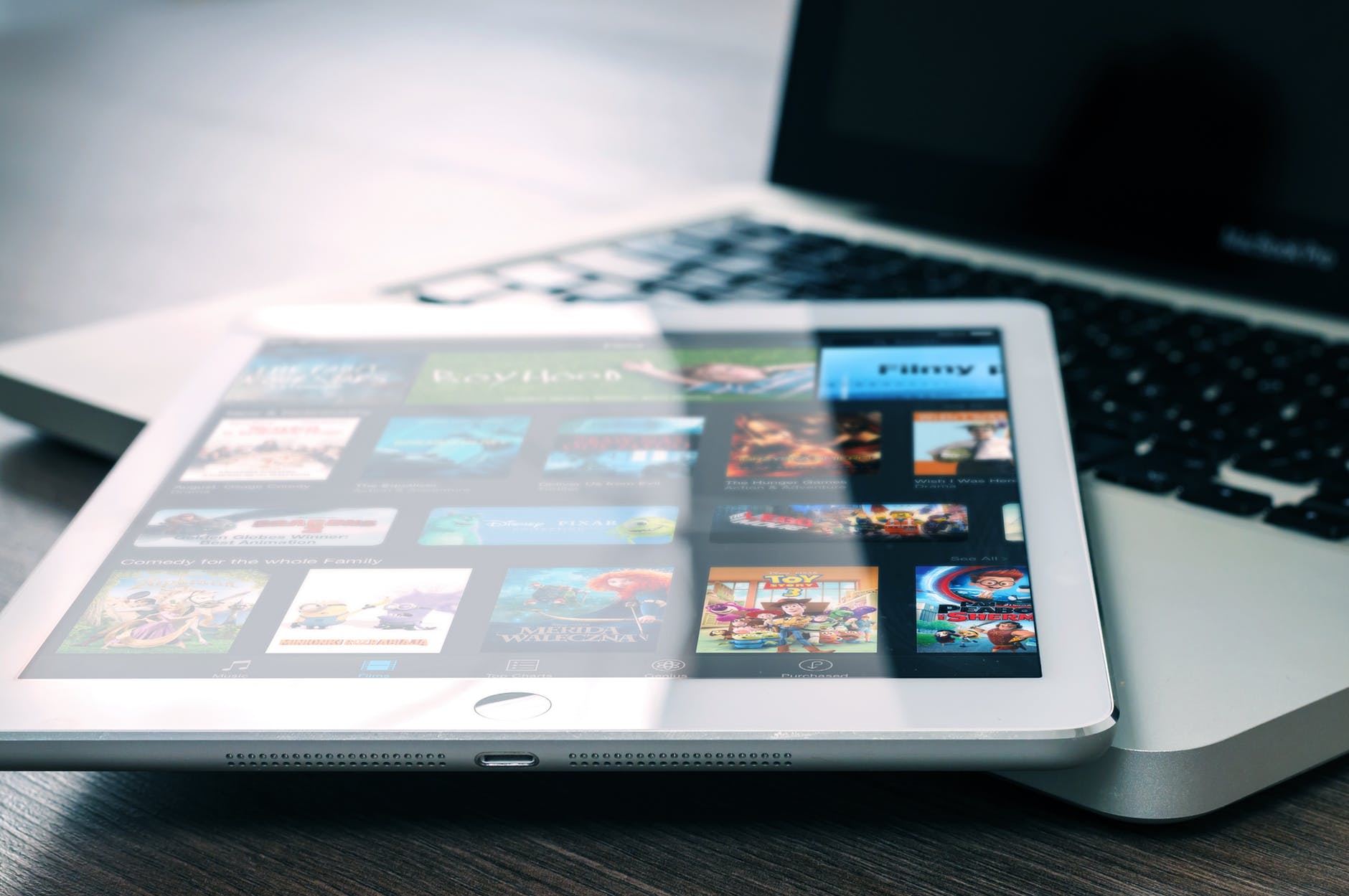 Changing media with the waves of online streaming