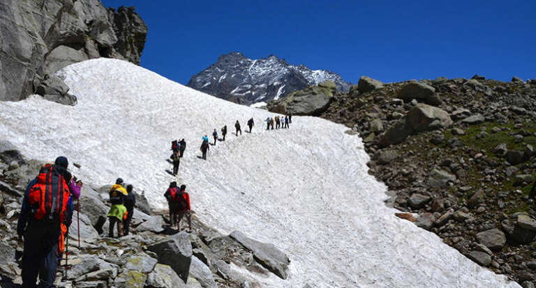 What are the interesting things about the Hamta pass trek and Snow trek Manali?