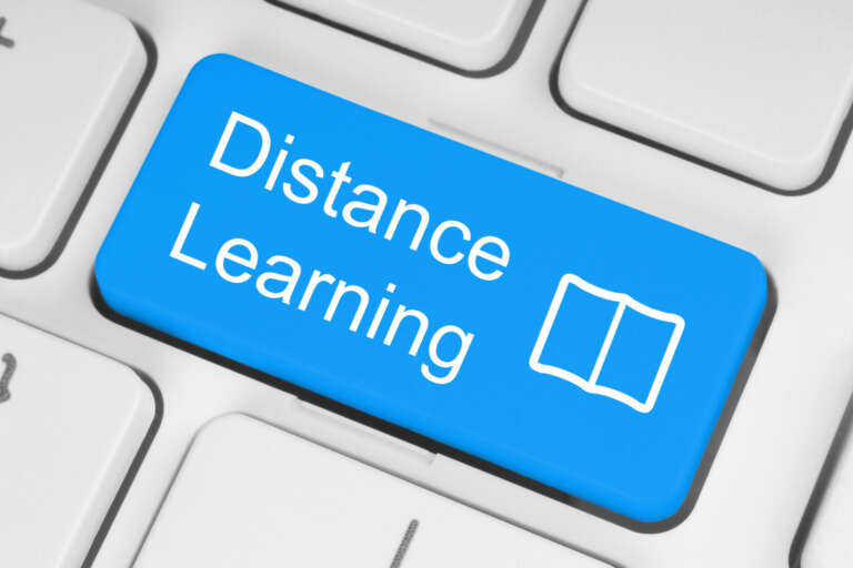 How to hire the best distance Education University to complete a degree successfully?