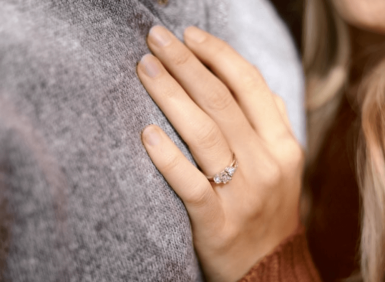 5 unique features of three stone engagement rings