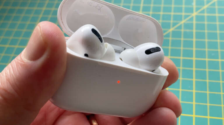 Knowing What The Lights On The Airpods’ Case Mean